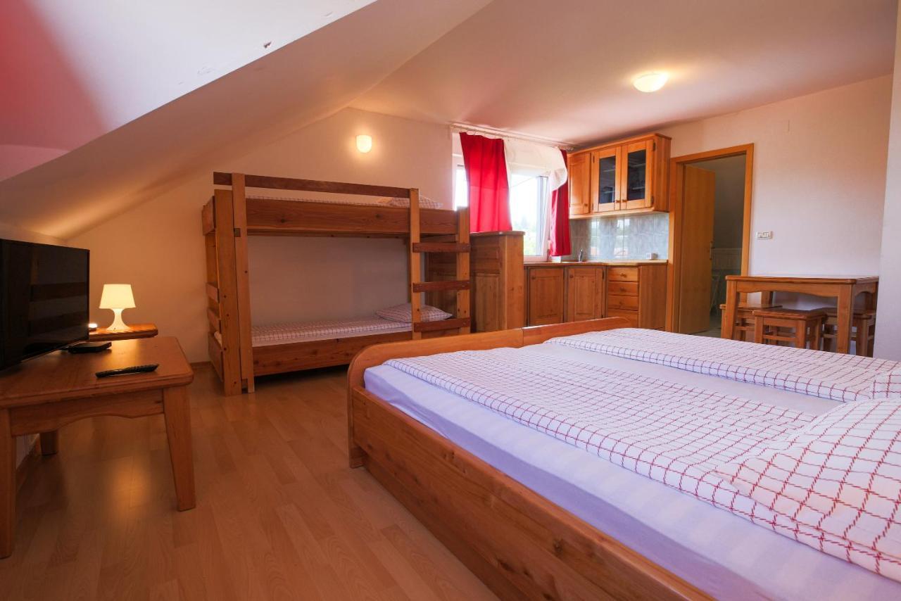 Domacija Malnarjevi Villa Villa Slavina Екстериор снимка