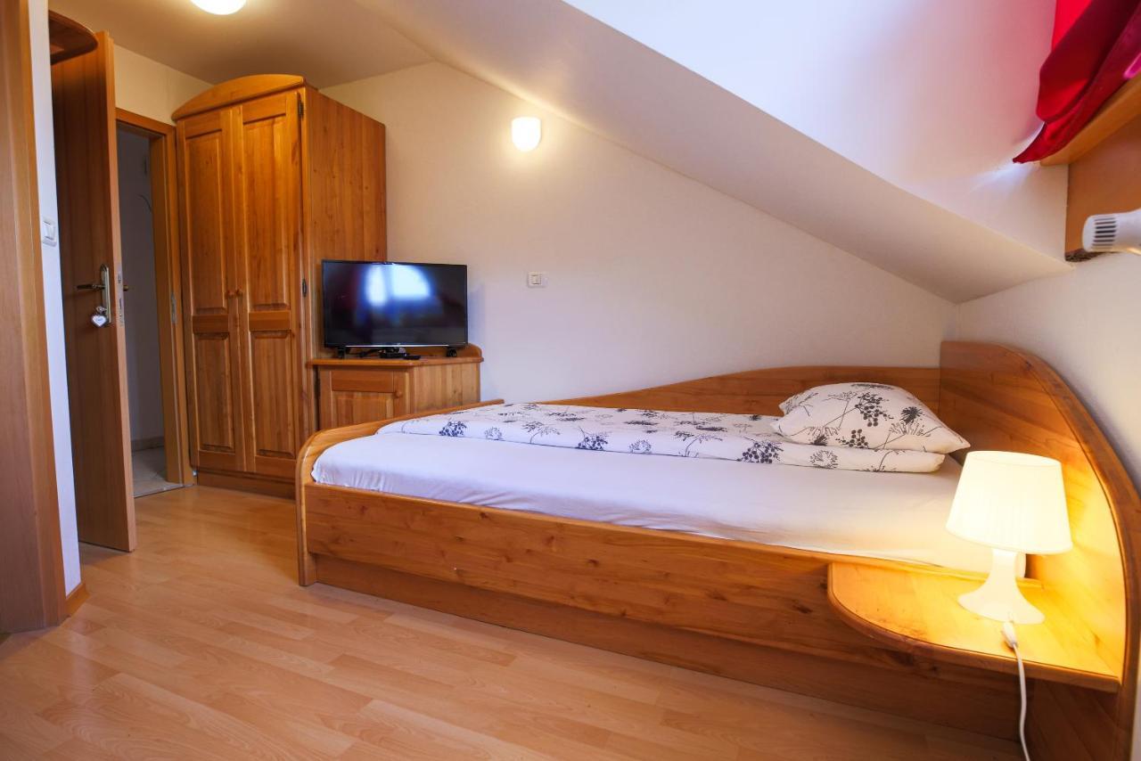 Domacija Malnarjevi Villa Villa Slavina Екстериор снимка