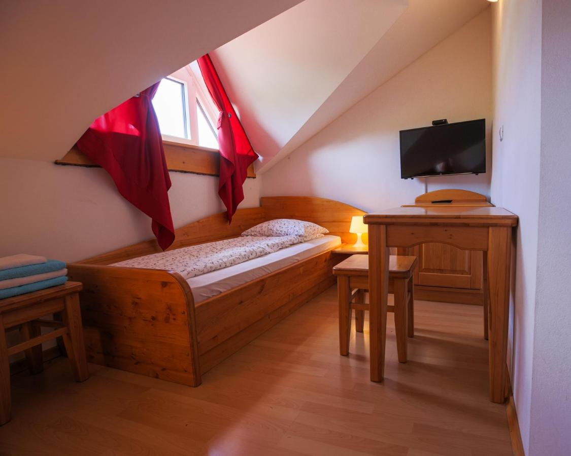 Domacija Malnarjevi Villa Villa Slavina Екстериор снимка