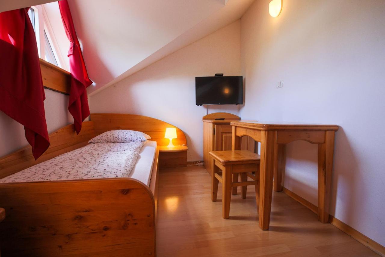 Domacija Malnarjevi Villa Villa Slavina Екстериор снимка