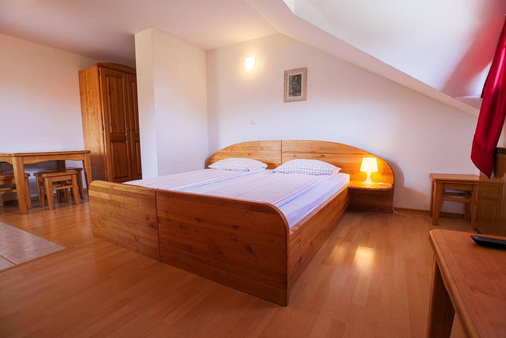 Domacija Malnarjevi Villa Villa Slavina Екстериор снимка
