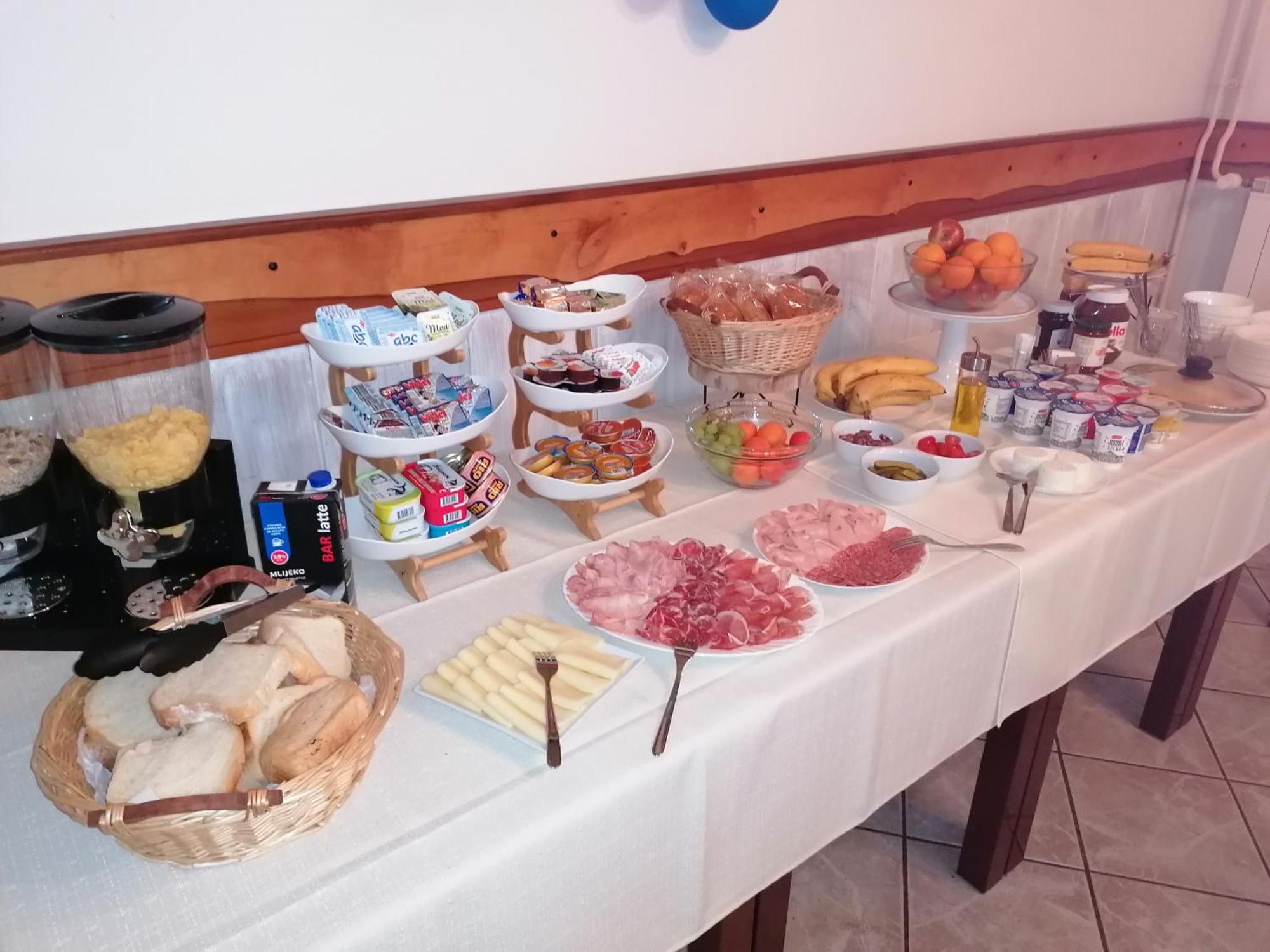 Domacija Malnarjevi Villa Villa Slavina Екстериор снимка